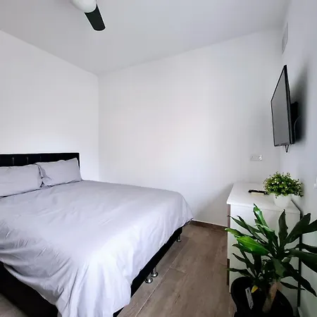 V86 - Agatha - Near The Sea *