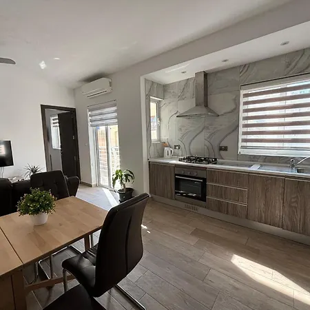 V86 - Agatha - Near The Sea * Σλιέμα