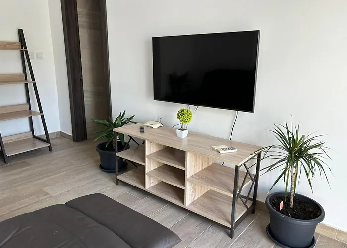 V86 - Agatha - Near The Sea *