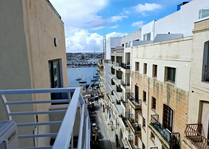 V86 - Agatha - Near The Sea